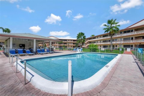 Condo in Hollywood, Florida, 2 bedrooms  № 1764095 - photo 26