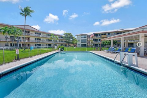 Condo in Hollywood, Florida, 2 bedrooms  № 1764095 - photo 27