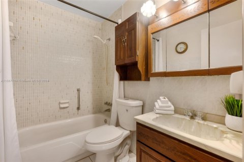 Condo in Hollywood, Florida, 2 bedrooms  № 1764095 - photo 21