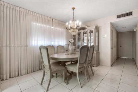 Condo in Hollywood, Florida, 2 bedrooms  № 1764095 - photo 10