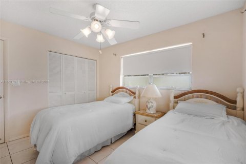 Condo in Hollywood, Florida, 2 bedrooms  № 1764095 - photo 17