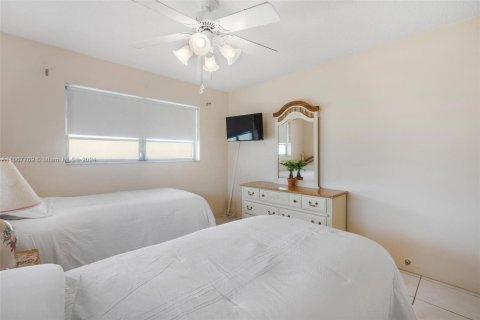 Condo in Hollywood, Florida, 2 bedrooms  № 1764095 - photo 16