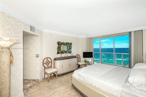 Condo in Sunny Isles Beach, Florida, 2 bedrooms  № 1892707 - photo 10