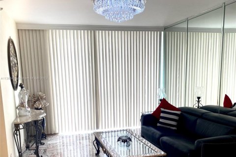 Condo in Sunny Isles Beach, Florida, 2 bedrooms  № 1892707 - photo 25
