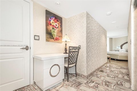 Condo in Sunny Isles Beach, Florida, 2 bedrooms  № 1892707 - photo 14