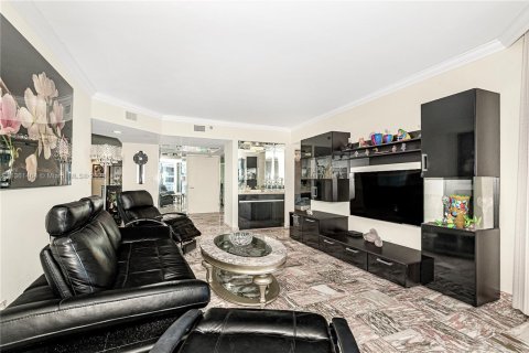 Condo in Sunny Isles Beach, Florida, 2 bedrooms  № 1892707 - photo 6