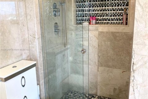 Condo in Sunny Isles Beach, Florida, 2 bedrooms  № 1892707 - photo 21