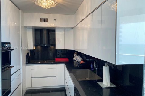 Condo in Sunny Isles Beach, Florida, 2 bedrooms  № 1892707 - photo 26