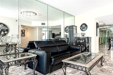Condo in Sunny Isles Beach, Florida, 2 bedrooms  № 1892707 - photo 8