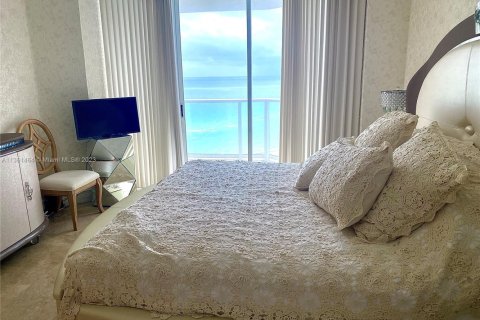 Condo in Sunny Isles Beach, Florida, 2 bedrooms  № 1892707 - photo 23