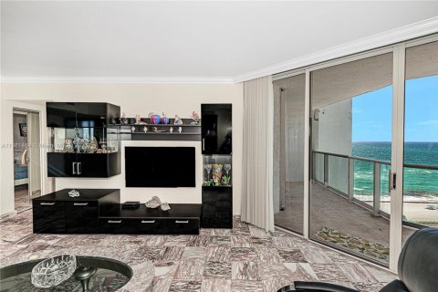 Condo in Sunny Isles Beach, Florida, 2 bedrooms  № 1892707 - photo 3