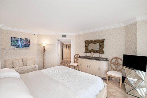 Condo in Sunny Isles Beach, Florida, 2 bedrooms  № 1892707 - photo 11