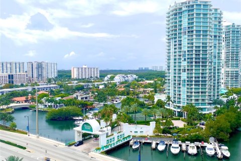 Condo in Sunny Isles Beach, Florida, 2 bedrooms  № 1892707 - photo 24
