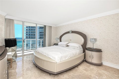 Condo in Sunny Isles Beach, Florida, 2 bedrooms  № 1892707 - photo 12