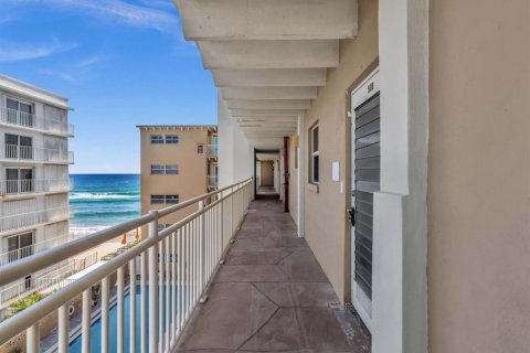 Condo in South Palm Beach, Florida, 1 bedroom № 2169941 - photo 2