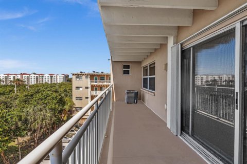 Condo in South Palm Beach, Florida, 1 bedroom № 2169941 - photo 4