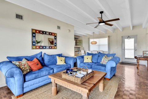 Condo in South Palm Beach, Florida, 1 bedroom № 2169941 - photo 12