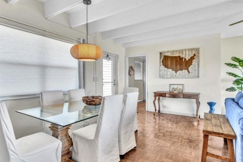 Condo in South Palm Beach, Florida, 1 bedroom № 2169941 - photo 11