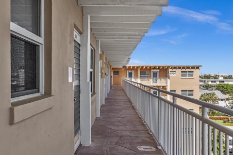 Condo in South Palm Beach, Florida, 1 bedroom № 2169941 - photo 3