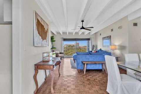 Condo in South Palm Beach, Florida, 1 bedroom № 2169941 - photo 8