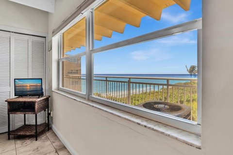 Condo in South Palm Beach, Florida, 1 bedroom № 2169941 - photo 18