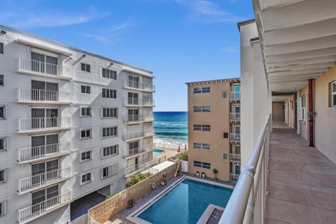 Condo in South Palm Beach, Florida, 1 bedroom № 2169941 - photo 5