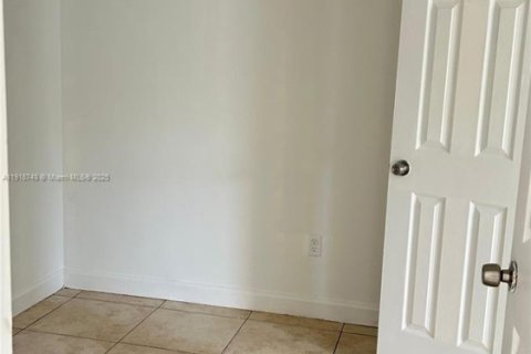 House in North Miami Beach, Florida 2 bedrooms, 59.64 sq.m. № 1972058 - photo 16