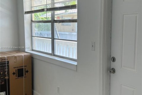 House in North Miami Beach, Florida 2 bedrooms, 59.64 sq.m. № 1972058 - photo 4