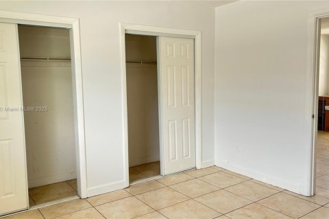 House in North Miami Beach, Florida 2 bedrooms, 59.64 sq.m. № 1972058 - photo 12