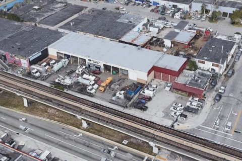 Commercial property in Hialeah, Florida № 1981459 - photo 7
