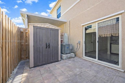 House in Florida City, Florida 2 bedrooms, 112.23 sq.m. № 2033269 - photo 25