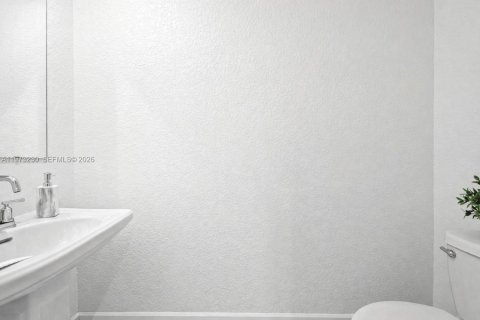 House in Florida City, Florida 2 bedrooms, 112.23 sq.m. № 2033269 - photo 12