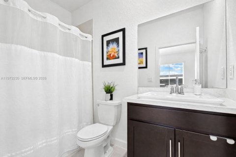 House in Florida City, Florida 2 bedrooms, 112.23 sq.m. № 2033269 - photo 24