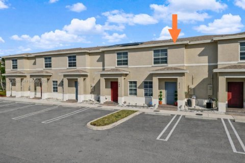 House in Florida City, Florida 2 bedrooms, 112.23 sq.m. № 2033269