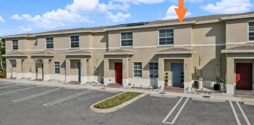 House in Florida City, Florida 2 bedrooms, 112.23 sq.m. № 2033269