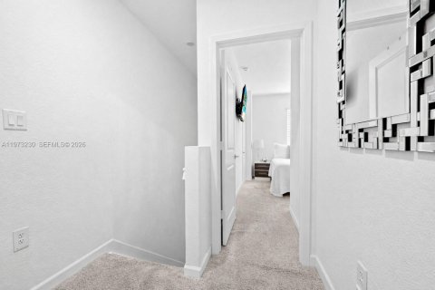 House in Florida City, Florida 2 bedrooms, 112.23 sq.m. № 2033269 - photo 15