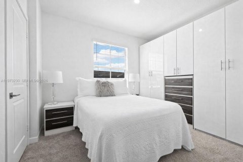 House in Florida City, Florida 2 bedrooms, 112.23 sq.m. № 2033269 - photo 21