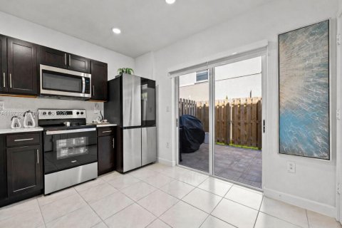 House in Florida City, Florida 2 bedrooms, 112.23 sq.m. № 2033269 - photo 8