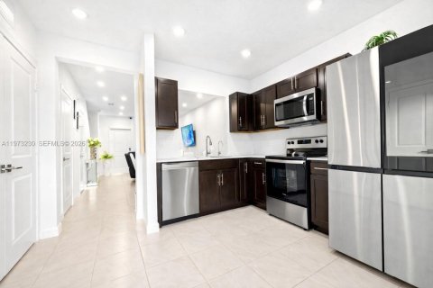 House in Florida City, Florida 2 bedrooms, 112.23 sq.m. № 2033269 - photo 7