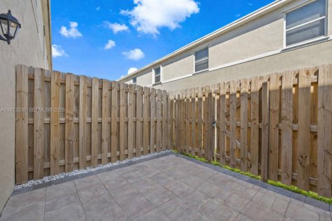 House in Florida City, Florida 2 bedrooms, 112.23 sq.m. № 2033269 - photo 26