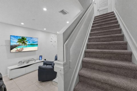 House in Florida City, Florida 2 bedrooms, 112.23 sq.m. № 2033269 - photo 14