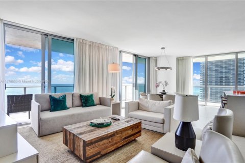 Condominio en Hollywood, Florida, 3 dormitorios  № 2035183