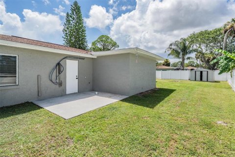 House in New Port Richey, Florida 3 bedrooms, 144 sq.m. № 1871138 - photo 25