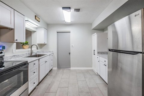 House in New Port Richey, Florida 3 bedrooms, 144 sq.m. № 1871138 - photo 13