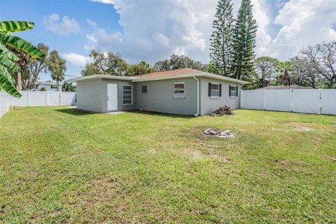 House in New Port Richey, Florida 3 bedrooms, 144 sq.m. № 1871138 - photo 4