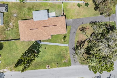 House in New Port Richey, Florida 3 bedrooms, 144 sq.m. № 1871138 - photo 29