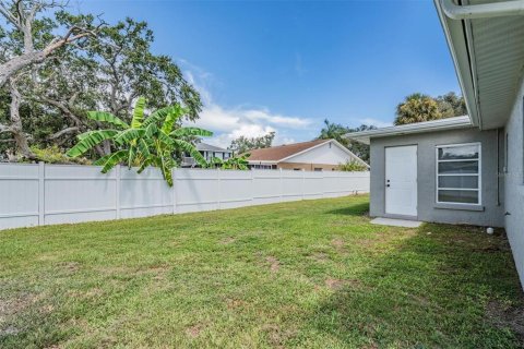 House in New Port Richey, Florida 3 bedrooms, 144 sq.m. № 1871138 - photo 27