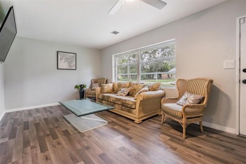 House in New Port Richey, Florida 3 bedrooms, 144 sq.m. № 1871138 - photo 7