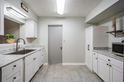 House in New Port Richey, Florida 3 bedrooms, 144 sq.m. № 1871138 - photo 10
