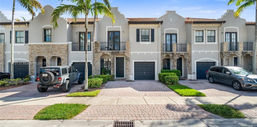 Adosado en Homestead, Florida 4 dormitorios, 161.28 m2 № 1967042